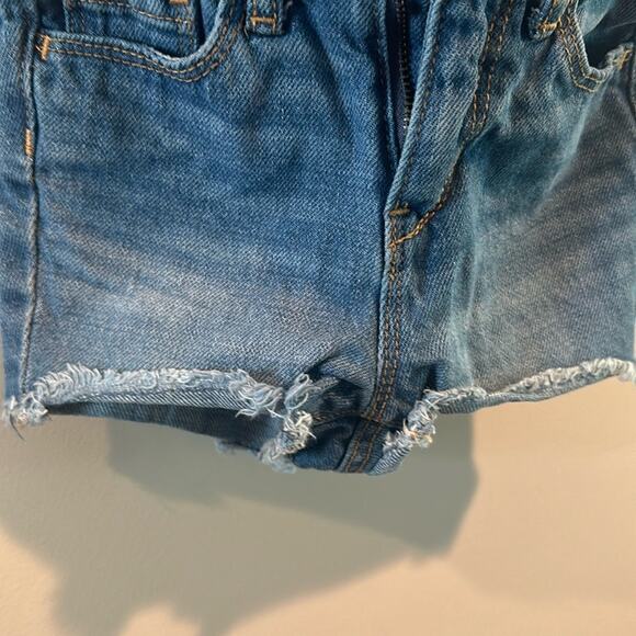 Old Navy 18-24 Month Baby Girl Frayed Hem Denim Shorts - Picture 5 of 6